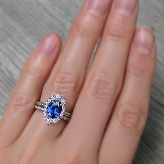 Get the Perfect Sapphire Engagement Rings | GLAMIRA.in